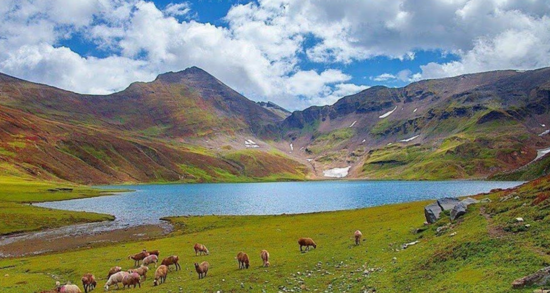 Naran Kaghan Babusar Top Family Tour Package 2 Nights 3 Days (22)